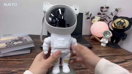 ویدئو آنباکس پروژکتور  کهکشانی مدل Astronaut