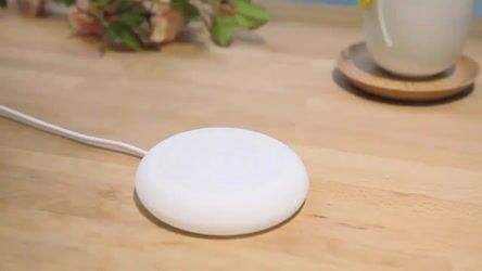 ویدئو معرفی پد شارژ بیسیم آدام المنتس مدل OMNIA Q